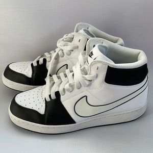 Nike Backboard II Size 10 Great Condition